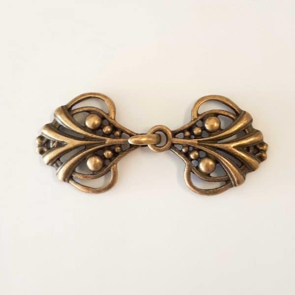 Strong Elvish cloak clasp in aged brass